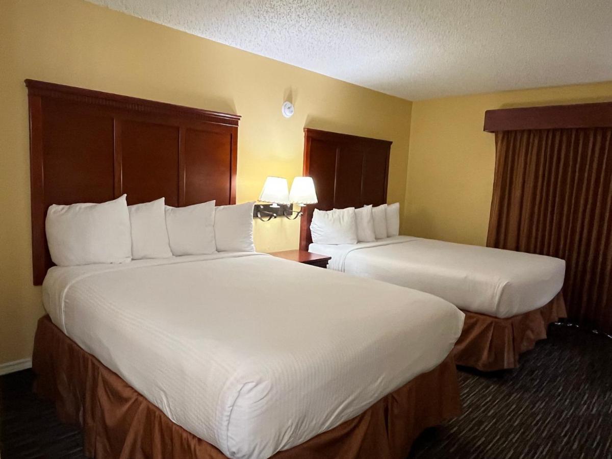 Red Roof Inn & Suites Sulphur Springs Exterior photo